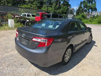 2013 Toyota Camry LE - miniatura 3