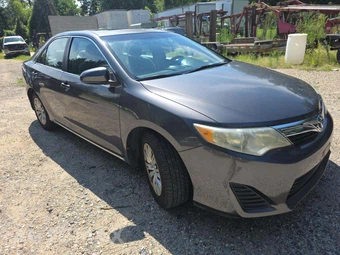 2013 Toyota Camry LE - miniatura 4