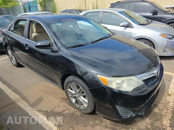 2013 Toyota Camry LE – miniatura 4