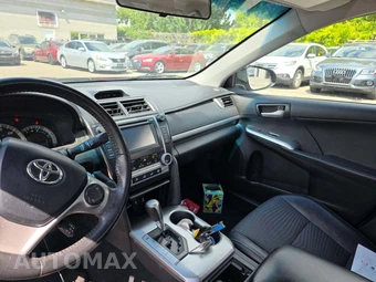 2013 Toyota Camry SE – miniatura 10