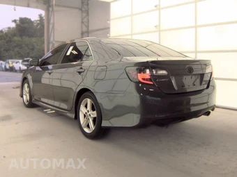 2013 Toyota Camry SE – miniatura 6