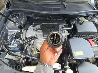 2013 Toyota Camry SE – miniatura 24