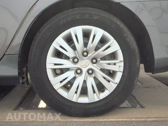 2013 Toyota Camry SE – miniatura 12