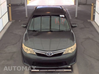 2013 Toyota Camry SE – miniatura 2