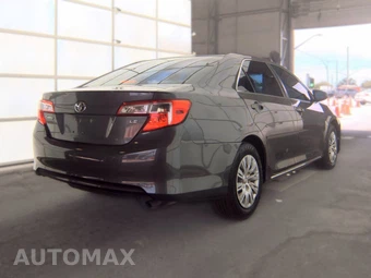 2013 Toyota Camry SE – miniatura 5