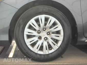 2013 Toyota Camry SE – miniatura 9