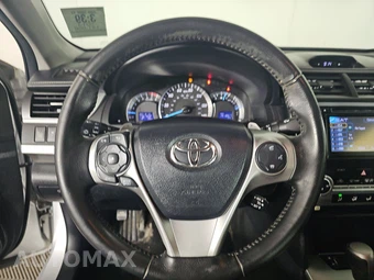2013 Toyota Camry SE – miniatura 10
