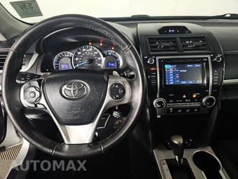 2013 Toyota Camry SE – miniatura 11