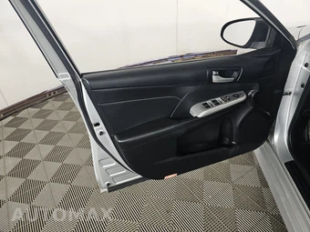 2013 Toyota Camry SE – miniatura 9