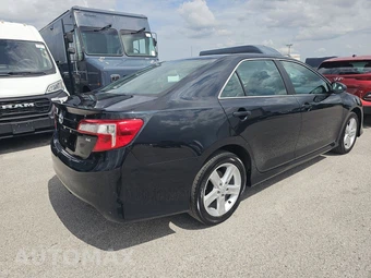 2013 Toyota Camry SE – miniatura 4