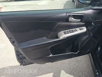 2013 Toyota Camry SE – miniatura 9