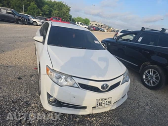 2013 Toyota Camry SE - miniatura 2