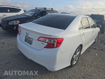 2013 Toyota Camry SE - miniatura 4