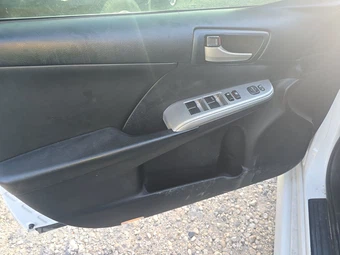 2013 Toyota Camry SE - miniatura 9
