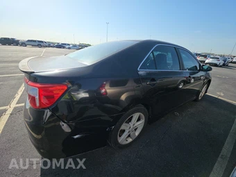 2013 Toyota Camry SE – miniatura 4