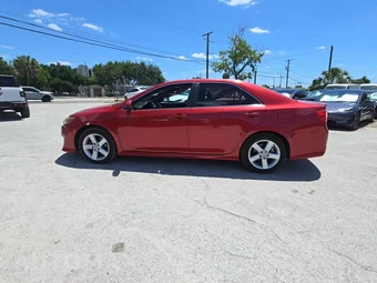 2013 Toyota Camry SE – miniatura 3