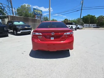2013 Toyota Camry SE – miniatura 4