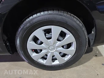 2013 Toyota Corolla L – miniatura 11