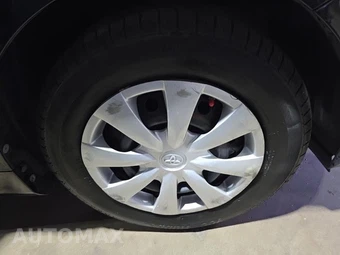 2013 Toyota Corolla L – miniatura 9