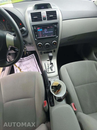 2013 Toyota Corolla LE – miniatura 10