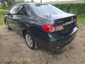 2013 Toyota Corolla LE – miniatura 2