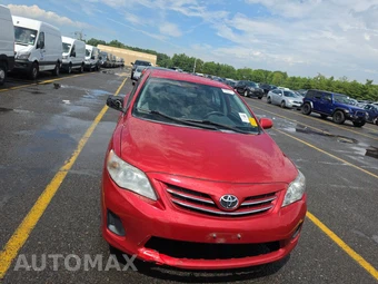 2013 Toyota Corolla LE - miniatura 2