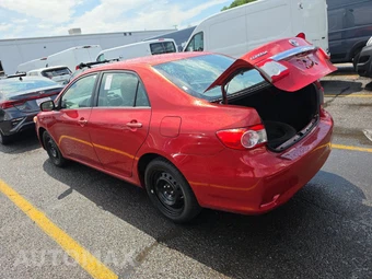 2013 Toyota Corolla LE - miniatura 6