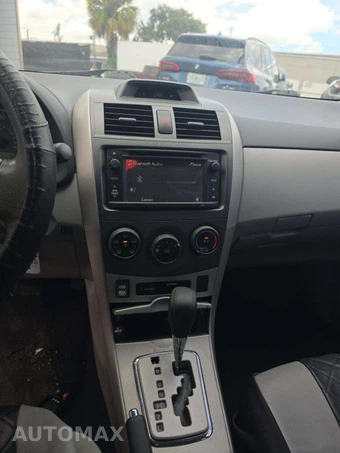 2013 Toyota Corolla LE – miniatura 10