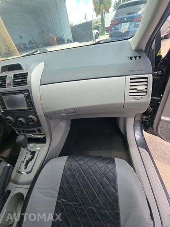 2013 Toyota Corolla LE – miniatura 19