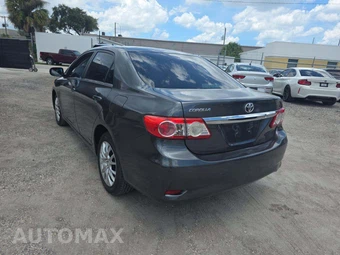 2013 Toyota Corolla LE – miniatura 2