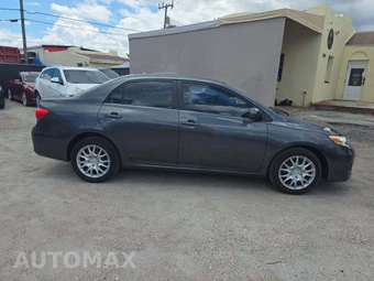2013 Toyota Corolla LE – miniatura 4