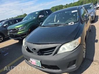 2013 Toyota Corolla LE – miniatura 2