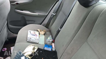 2013 Toyota Corolla LE – miniatura 24