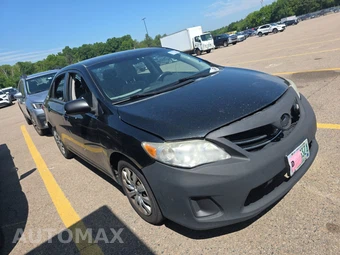 2013 Toyota Corolla LE – miniatura 3