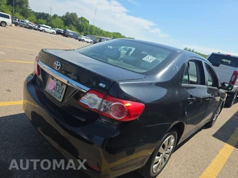2013 Toyota Corolla LE – miniatura 4