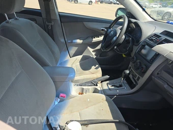2013 Toyota Corolla LE – miniatura 8