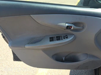 2013 Toyota Corolla LE – miniatura 9