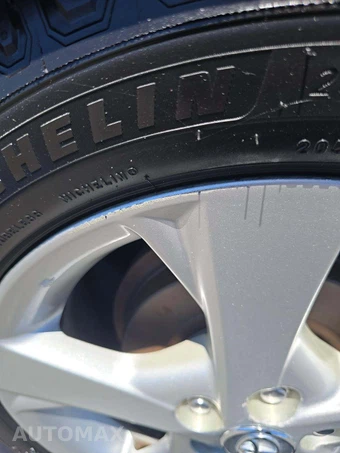 2013 Toyota Corolla LE – miniatura 25