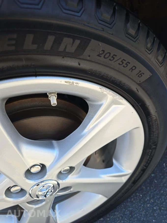 2013 Toyota Corolla LE – miniatura 28