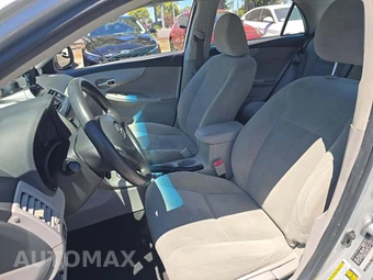 2013 Toyota Corolla LE – miniatura 3