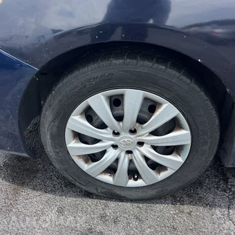2013 Toyota Corolla LE - miniatura 25