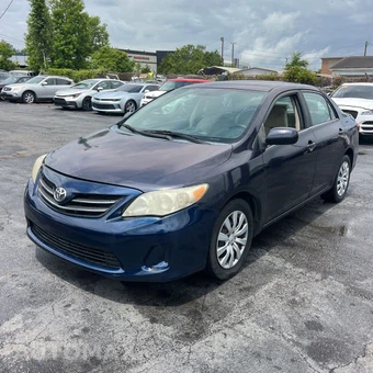 2013 Toyota Corolla LE - miniatura 8