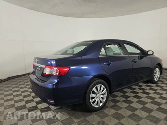2013 Toyota Corolla LE – miniatura 4