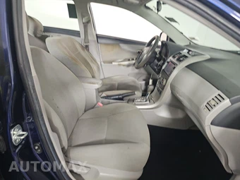 2013 Toyota Corolla LE – miniatura 8