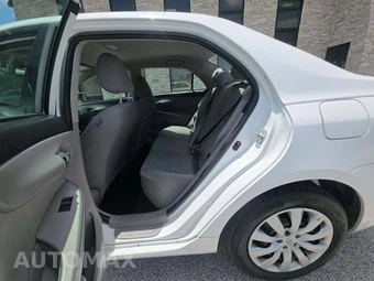 2013 Toyota Corolla LE – miniatura 13