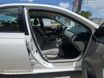 2013 Toyota Corolla LE – miniatura 18