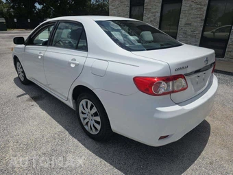 2013 Toyota Corolla LE – miniatura 2