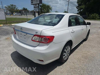 2013 Toyota Corolla LE – miniatura 3