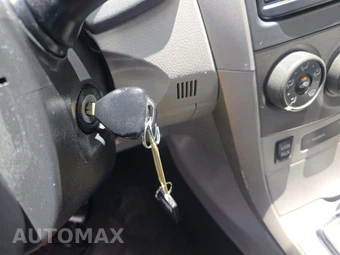 2013 Toyota Corolla LE – miniatura 8