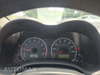 2013 Toyota Corolla LE – miniatura 9